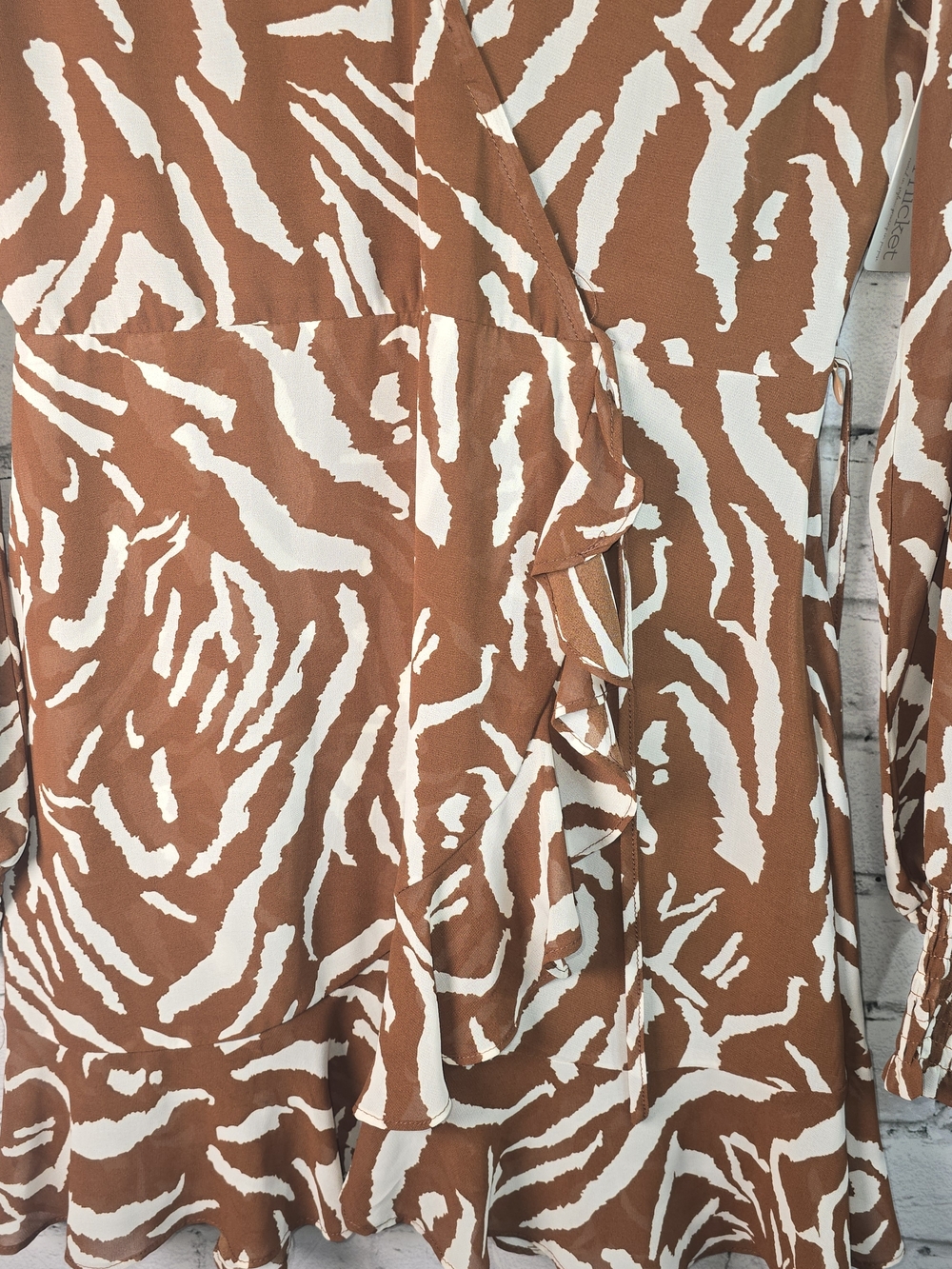 C'ISA ZEBRA FAUX WRAP MINI DRESS RUFFLES LONG SLEEVE V NECK SMOCKED CUFF M NWT - Picture 3 of 11